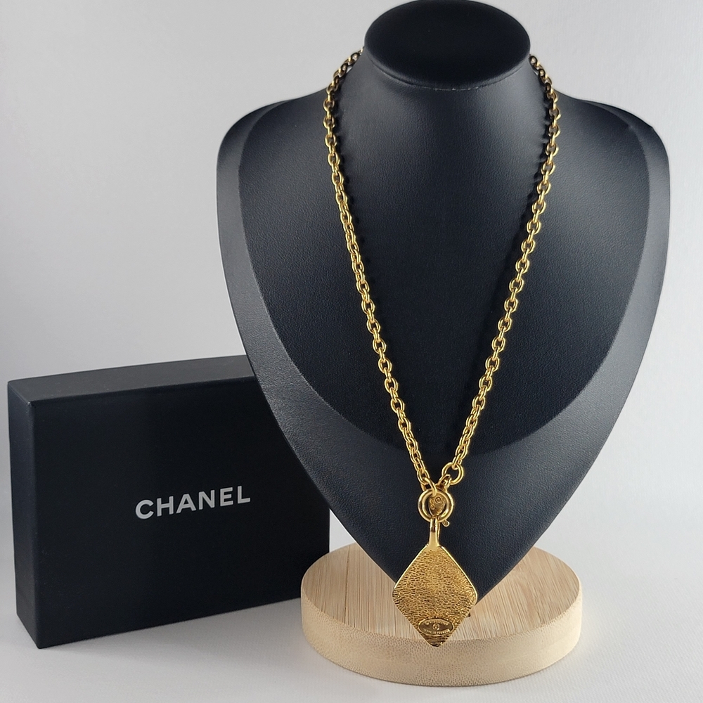 CHANEL CC Logo Diamond Shaped Gold Tone Necklace - Picture 3 of 10